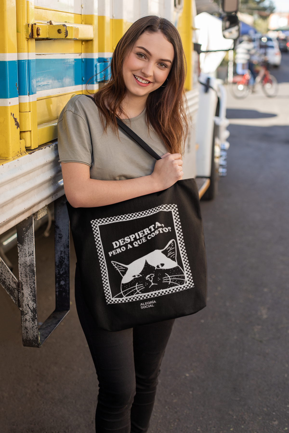 Tote bag Despierta pero a que costo