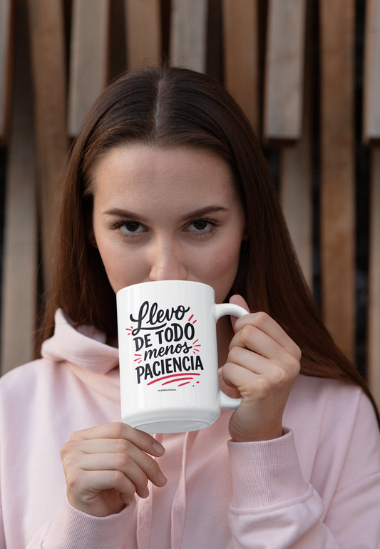 Taza Llevo de todo menos paciencia