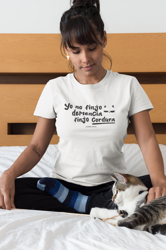 Polera Mujer finjo cordura